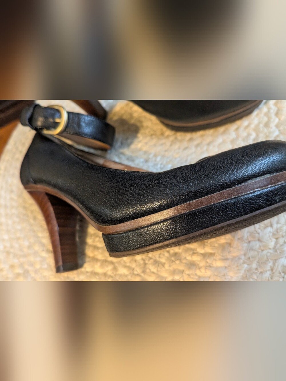 Classic Black Leather Platform Pumps - Picture 4 of 7